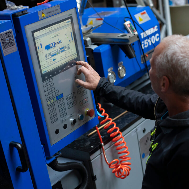 Injection moulding machine 4